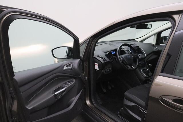 Ford GRAND C-MAX 1.0 Trend 7 Persoons 2018 | Airco | Cruise Control | Carplay | Navigatie | Trekhaak | Goed Onderhouden | Onderhoudshistorie | Stuurwiel Bediening | 2 Sleutels