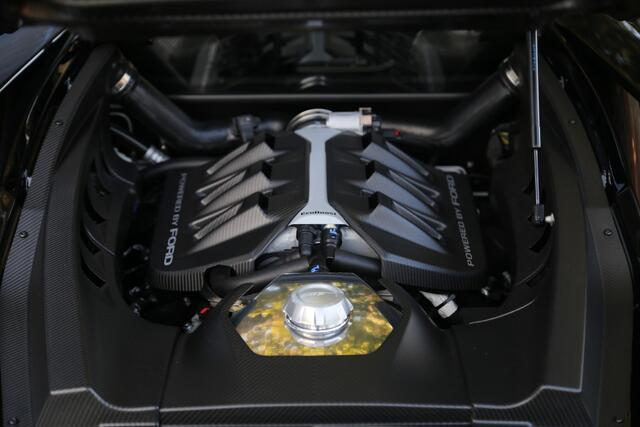 Ford GT Carbon Series "Limited Edition #192" PRICE EXCL.VAT! Limited edition Carbon Series - Around 50 manufactured,With 1.500 km on the odometer it's in like-new condition, In "Shadow Black" with bare carbon,Ready for the next car-collection, Ordered and delivered new in Europe,"Ford vs Ferrari -- But they do have one thing in common: Neither of them can say exactly how many they built" – foto 4