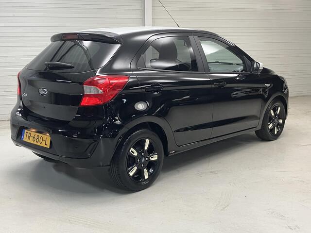 Ford KA Ka+ 1.2 Trend Ultimate Black / Stoelverwarming / Climate Control / Cruise Control / All seasonbanden / Lichtmetalen Velgen / Apple CarPlay/Android Auto / Parkeersensoren /