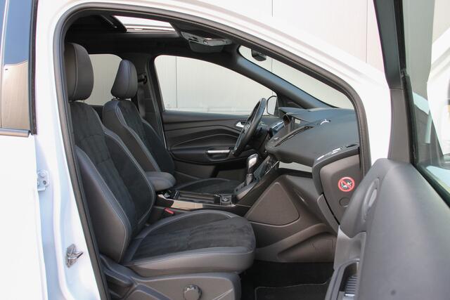 Ford KUGA 1.5 Eco Boost ST line 4wd Automaat Panoramadak Trekhaak