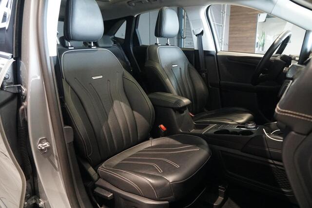Ford KUGA 2.5 PHEV Vignale + PANORAMA / HEAD-UP / LEDER