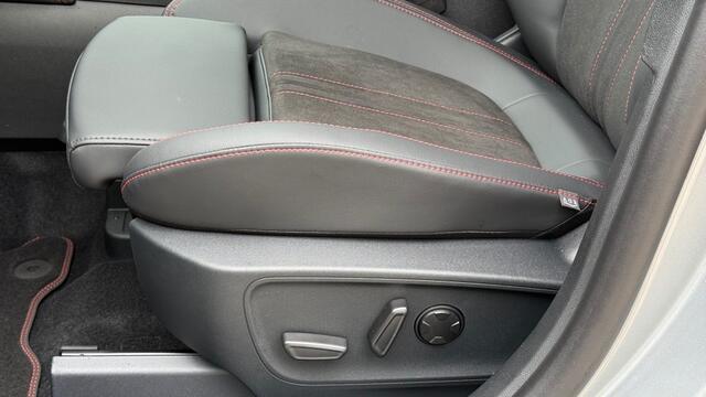 Ford KUGA 2.5 PHEV ST-LINE X 243pk / Trekh+4 seizoensband+Winter pack