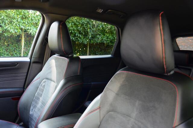 Ford KUGA 2.5 PHEV ST-Line Automaat/Navi/Led/Pdc/Ecc/Digital Cockpit/Achteruitrijcamera/Trekhaak-Wegklapbaar/Privacy-Glass/19-Inch Lmv