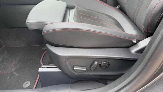 Ford KUGA 2.5 PHEV ST-LINE X 243pk / Trekh+4 seizoensband+winter pack