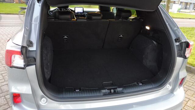 Ford KUGA 1.5 150pk ST-Line X DAP, Tech Pack, Winter Pack en trekhaak nieuw 48.000,-