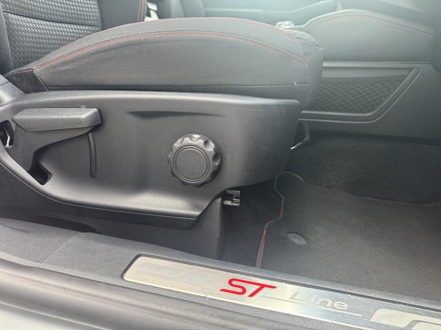 Ford KUGA 2.5 PHEV ST-Line Luxe Sportieve Uitvoering!!! Info Frank Eijsbouts 0492-588958