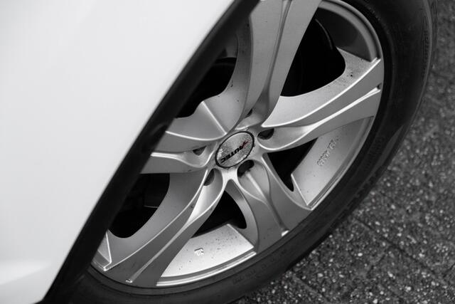 Ford KUGA 1.5 EcoBoost Titanium | automaat | trekhaak | navigatie | incl. Bovag rijklaarpakket met 12 maanden garantie |