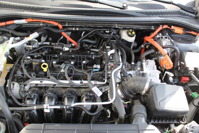 Ford KUGA 2.5-225pk PHEV ST-Line X. Hybride rijden voor een redelijke prijs ! Volautm. airco dual, Metallic lak, Stuur-, stoel-, achterbank- en voorraamverwarming, Side-en lane assist, Camera, pdc v+a, Adaptive Cruise Control, Elektr. achterklep etc, etc.
