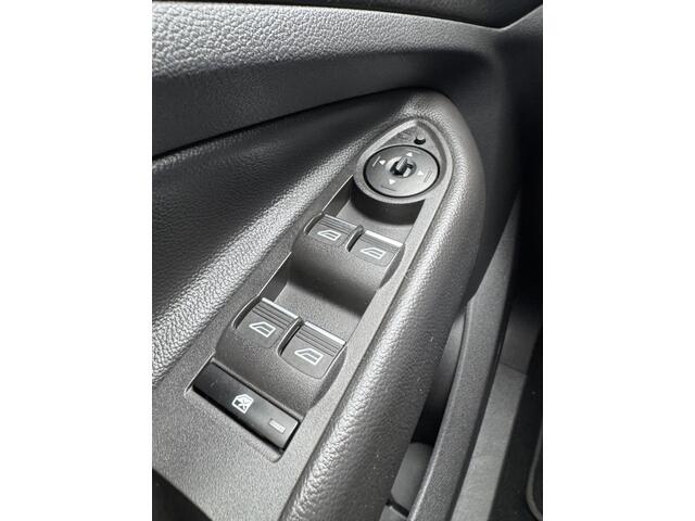 Ford KUGA 1.5 EcoBoost ST Line CAMERA-CLIMA-TREKHAAK