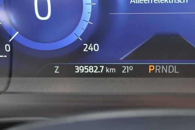 Ford KUGA 2.5 PHEV Vignale, Zeer veel comfort voor weinig Leder bekleding , winter pack , Camera , Navigatie , Cruis LED dag rijverlichting , 1500kg trekgewicht