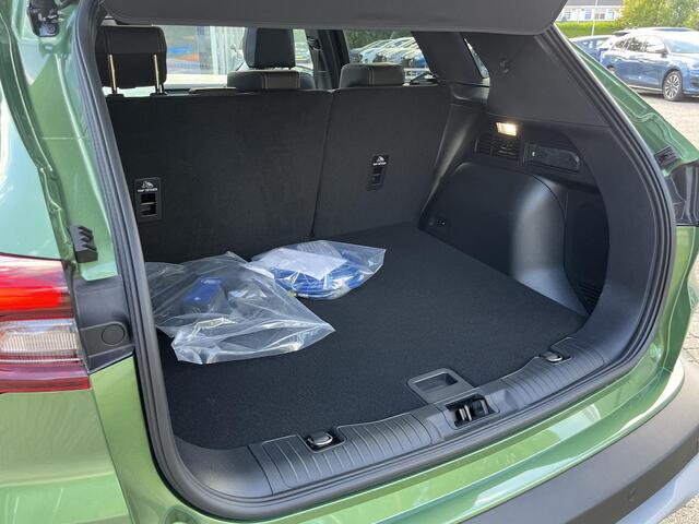 Ford KUGA 2.5 PHEV Active X Panoramadak | Winter Pack | Wegklapbare trekhaak | 19 inch lichtmetalen velgen | Reservewiel | Adaptieve Matrix LED koplampen met Coast to Coast | Prijs incl. 4.000 Ford voordeel