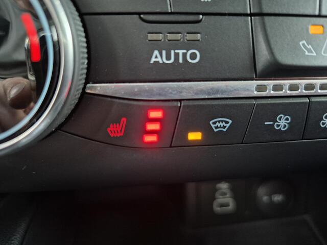 Ford KUGA 2.5 PHEV Plug-in ST-Line Automaat / Winter-pack / Apple Carplay Android Auto / Achteruitrijcamera / Stoel-, Stuur en achterbankverwarming / Climate control / Voorruit verwarming / Trekgewicht 1500 kg /