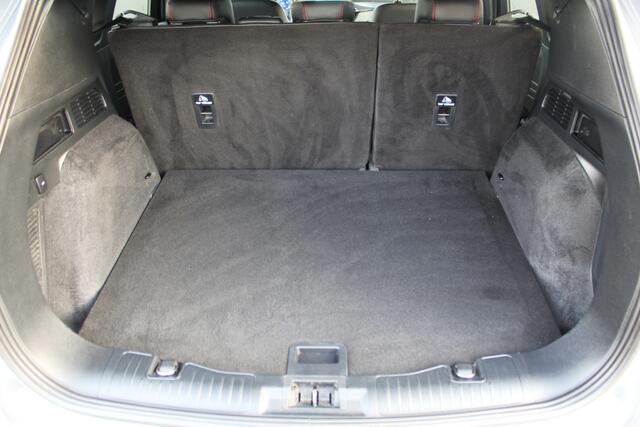 Ford KUGA 2.5 PHEV ST-Line X. Hybride rijden voor een reële prijs ! Android/Apple carplay, LED dagrijverlichting, Parkeersensoren, Climate control, Navigatie, Cruise Control, Bluetooth, Navigatie, Camera v+a, Metallic lak etc