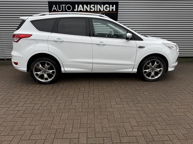 Ford KUGA 1.5 Titanium met 54.881 km !!! 2000kg Trekgewicht!! | Stoel/Stuurverwerwarming | Camera | Navi | Trekhaak | Lederen bekleding | Keyless | RIJKLAARPRIJS INCL 12 MAANDEN GARANTIE EN BEURT