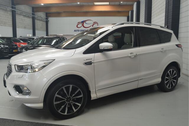 Ford KUGA 1.5 EcoBoost Vignale // PANO // CAMERA // TREKHAAK // 4x4 // STUUR&STOELVERWARMING // BOMVOL //