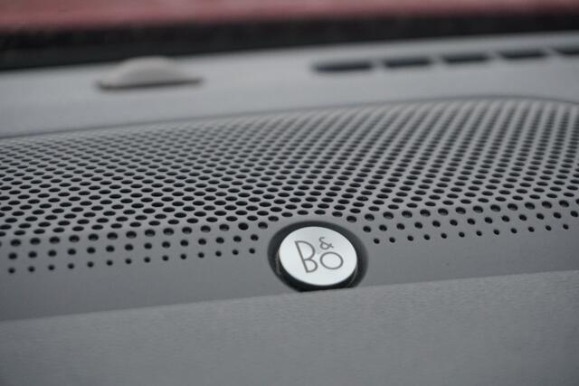 Ford KUGA 2.5 PHEV Titanium X | PANO DAK | TREKHAAK | STOEL/STUURVERW. | B&O |