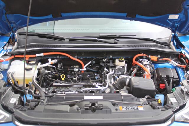 Ford KUGA 2.5-243pk PHEV ST-Line X. Nieuw Model ! Van ¤. 54.937,- voor ¤. 43.735,- ! Trekgewicht van 2.100kg ! Elektr. verstelb. AGR stoelen voor, Stoel-, stuur-, voorraam- en achterbank verwarming, Elektr. panorama/schuif-kanteldak , Trekhaak wegklapbaar,