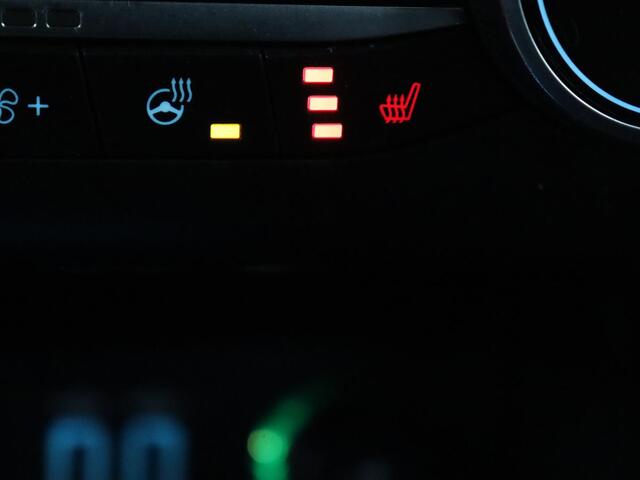 Ford KUGA 2.5 PHEV ST-Line | Panoramadak | Stoelverwarming | Camera | Carplay | Digital Cockpit | Navigatie | Keyless | DAB | Achterbankverwarming | Getint glas | Plug In