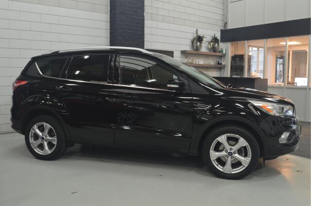 Ford KUGA 1.5 EcoBoost Titanium // 141.000 km // NAVI // CAMERA // PDC // TREKHAAK // STUUR&STOELVERW. // EL.ACHTERKLEP //