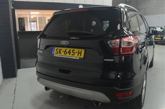 Ford KUGA 1.5 EcoBoost Titanium // 141.000 km // NAVI // CAMERA // PDC // TREKHAAK // STUUR&STOELVERW. // EL.ACHTERKLEP //