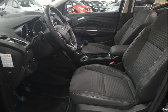 Ford KUGA 1.5 EcoBoost Titanium // 141.000 km // NAVI // CAMERA // PDC // TREKHAAK // STUUR&STOELVERW. // EL.ACHTERKLEP //