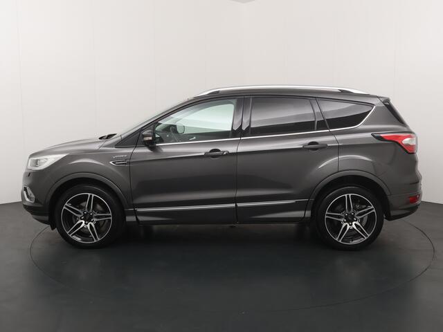 Ford KUGA 1.5 EcoBoost 182 pk Vignale | Trekhaak | Pano | Winter Pack | Leder | Camera | Adapt. cruise | 100% dealer onderh.