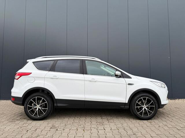 Ford KUGA 1.5 Titanium navi / leer / trekhaak / camera