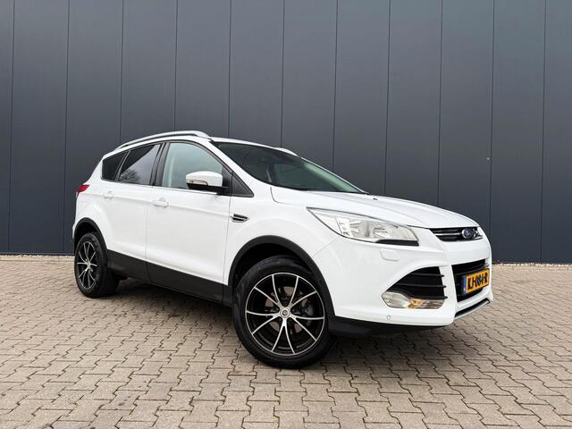 Ford KUGA 1.5 Titanium navi / leer / trekhaak / camera
