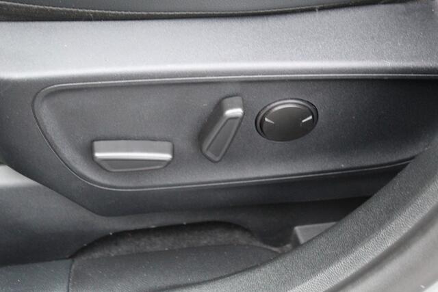 Ford KUGA 2.5-225pk PHEV ST-Line X. 1500kg Trekgewicht Hybride rijden voor een reëel bedrag ! Autm. airco dual, stuur-, stoel-, achterbank- en voorraamverw., keyless entry/keyless go, privacy glass, camera v+a, side- en lane assist, adaptieve cruise cntrl, trekhaak