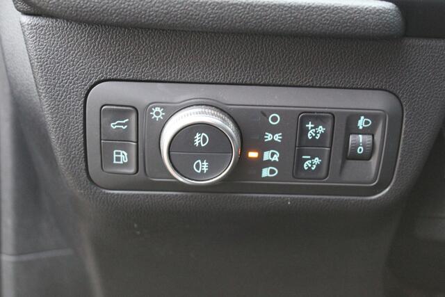 Ford KUGA 2.5-225pk PHEV ST-Line X. 1500kg Trekgewicht Hybride rijden voor een reëel bedrag ! Autm. airco dual, stuur-, stoel-, achterbank- en voorraamverw., keyless entry/keyless go, privacy glass, camera v+a, side- en lane assist, adaptieve cruise cntrl, trekhaak