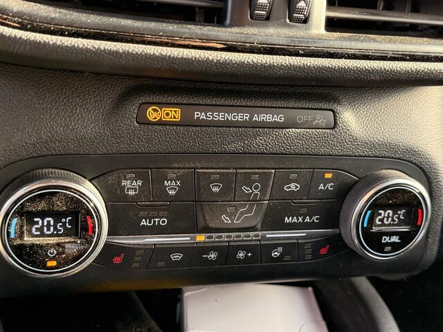 Ford KUGA 1.5 Ecublue ST-Line 120pk Automaat | Wegklapbare trekhaak | Adaptieve Cruise | Winterpack | 1.500kg Trekgewicht | Head up Display