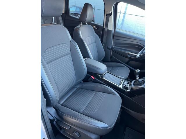 Ford KUGA 1.5 150PK EcoBoost Titanium parelmoer Trekhaak/Navi/PDC