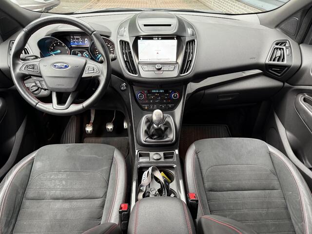 Ford KUGA 1.5 EcoBoost ST Line / Elektrisch wegklapbare Trekhaak, 2000 kg / Elektrische Achterklep / Stoel+Stuur Verwarming / Achteruitrij Camera / Voorruit Verwarming /