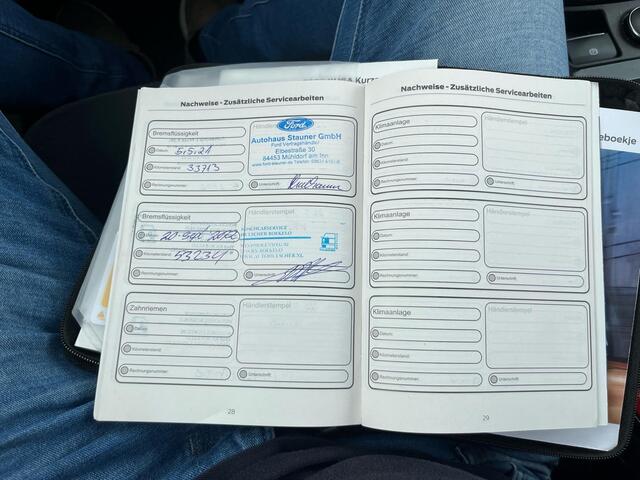 Ford KUGA 1.5 EcoBoost ST Line / Elektrisch wegklapbare Trekhaak, 2000 kg / Elektrische Achterklep / Stoel+Stuur Verwarming / Achteruitrij Camera / Voorruit Verwarming /