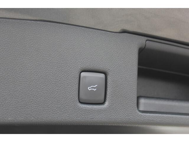 Ford KUGA 2.5-225pk Plug-in Hybrid ST-Line X. Hybride rijden voor een reële prijs ! Adaptive Cruise Control, Stoel- en voorraamverwarming, Climate Control, Metallic lak, Camera v+a, Elektr. achterklep, Side- en lane assist etc.