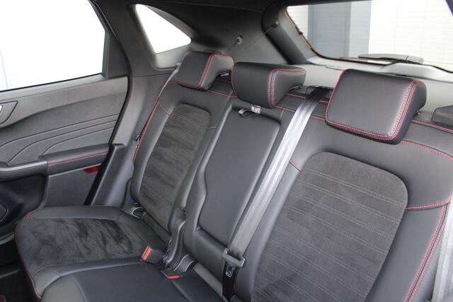 Ford KUGA 2.5-225pk Plug-in Hybrid ST-Line X. Hybride rijden voor een reële prijs ! Adaptive Cruise Control, Stoel- en voorraamverwarming, Climate Control, Metallic lak, Camera v+a, Elektr. achterklep, Side- en lane assist etc.