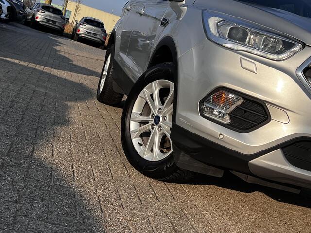 Ford KUGA 1.5 EcoBoost Titanium | 150 pk | Verwarmde voorstoelen | Trekhaak uitklapbaar | Sony audio installatie |