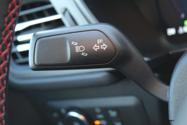 Ford KUGA 2.5-243pk PHEV ST-Line X. Van ¤. 54.937,- voor ¤. 43.735,- Trekgewicht van 2.100kg ! Elektr. panodak., elektr. trekhaak, stoel-, stuur- en voorraamverw., 360gr. Camera, HUD, AppleCarplay/Androidauto, Elektr. verstelb. comfortstoelen, LED verl.