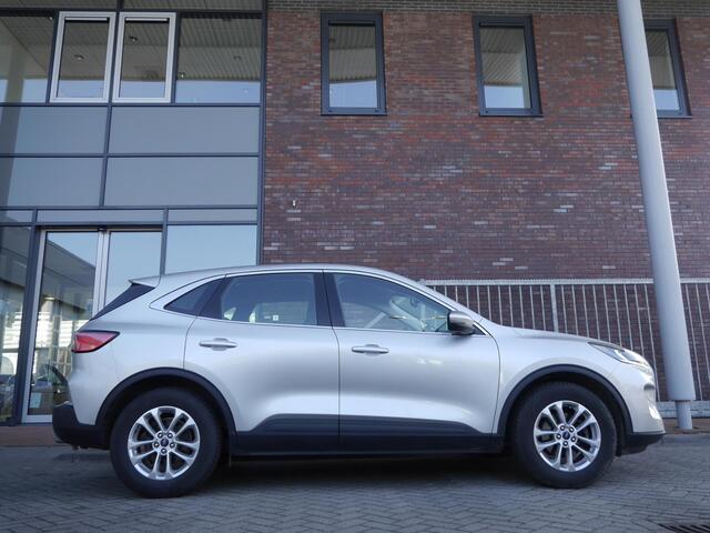 Ford KUGA 2.0 TDCi Titanium | Diesel | Trekhaak | 1900KG trekgewicht | Keyless entry en start | Lichtmetalen velgen | Navigatie | Climate control | Parkeersensoren achter