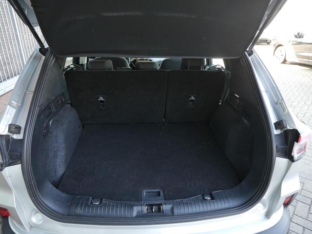 Ford KUGA 2.0 TDCi Titanium | Diesel | Trekhaak | 1900KG trekgewicht | Keyless entry en start | Lichtmetalen velgen | Navigatie | Climate control | Parkeersensoren achter