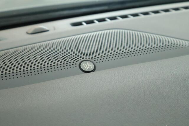 Ford KUGA 2.5 PHEV 224pk ST-Line X Trekhaak 360Camera Stoelverwarming HUD B&O Keyless Navigatie Panoramadak