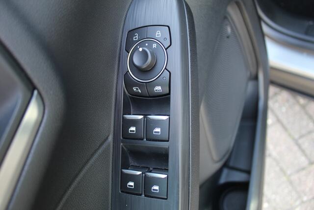 Ford KUGA 2.5-225 pk PHEV Titanium X Plug-in Hybrid. Hybride rijden voor een reëel bedrag ! Adapt. cruise cntrl, Autm. airco, Side- en lane assist, Stoel-, stuur-, voorraam- en achterbank verwarming, Camera v+a, LM wielen, metallic lak, navigatie, telefoonvoorb., B