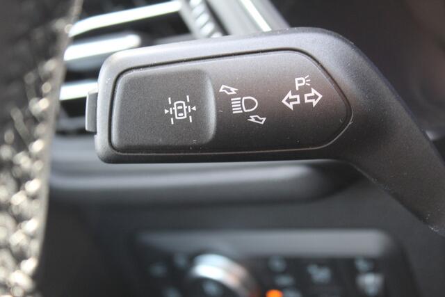 Ford KUGA 2.5-225 pk PHEV Titanium X Plug-in Hybrid. Hybride rijden voor een reëel bedrag ! Adapt. cruise cntrl, Autm. airco, Side- en lane assist, Stoel-, stuur-, voorraam- en achterbank verwarming, Camera v+a, LM wielen, metallic lak, navigatie, telefoonvoorb., B