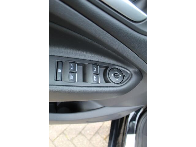 Ford KUGA 1.5 EcoBoost ST Line , 150pk , 2000kg Trekgewicht Climate control ,Cruise control , Camera Trekhaak Stoel,stuur en voorruit verwarming