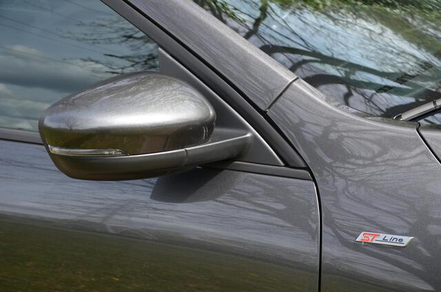 Ford KUGA 1.5 EcoBoost St Line Navi/Led/Pdc/Ecc/Digital Cockpit/Achteruitrijcamera/Trekhaak-Wegklapbaar/Privacy-Glass/Stuur stoel & achterbankverwarming