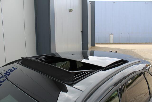 Ford KUGA 2.5-243pk PHEV ST-Line X. Trekgewicht 2.100kg ! Nieuw model ! Van ¤. 54.937,- voor ¤. 43.735,- ! Trekgewicht van 2.100kg ! Elektr. panodak, Elektr. inklapb. trekhaak, stoel-, stuur- en voorraamverw., camera v+a, HUD, Apple carplay/Android auto, Elektr. ve