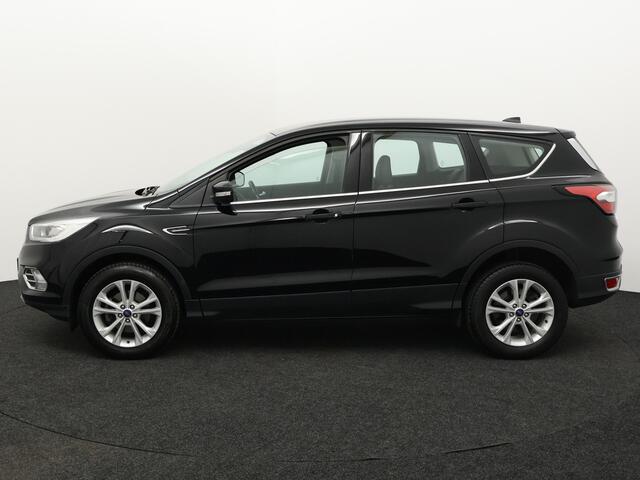 Ford KUGA 1.5 EcoBoost ST Line Apple Carplay/Android Auto, Bluetooth, Cruise control, Parkeersensor voor en achter, Een sportieve en comfortabele Ford Kuga 1.5 EcoBoost ST-Line uit 2018. Deze SUV combineert krachtige prestaties met een stijlvol design en is ideaal 