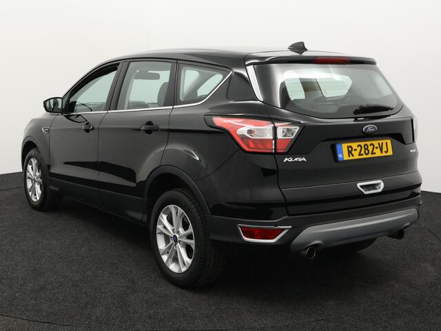 Ford KUGA 1.5 EcoBoost ST Line Apple Carplay/Android Auto, Bluetooth, Cruise control, Parkeersensor voor en achter, Een sportieve en comfortabele Ford Kuga 1.5 EcoBoost ST-Line uit 2018. Deze SUV combineert krachtige prestaties met een stijlvol design en is ideaal 