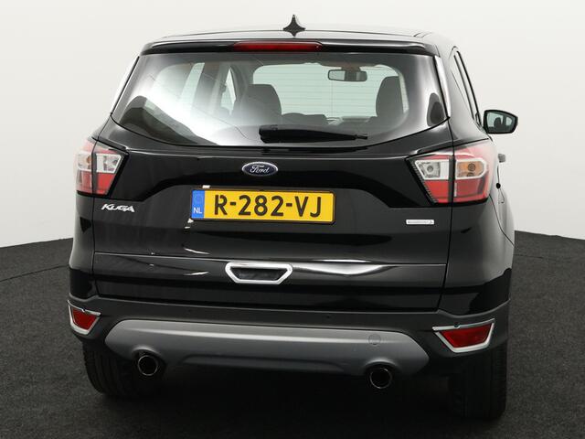 Ford KUGA 1.5 EcoBoost ST Line Apple Carplay/Android Auto, Bluetooth, Cruise control, Parkeersensor voor en achter, Een sportieve en comfortabele Ford Kuga 1.5 EcoBoost ST-Line uit 2018. Deze SUV combineert krachtige prestaties met een stijlvol design en is ideaal 