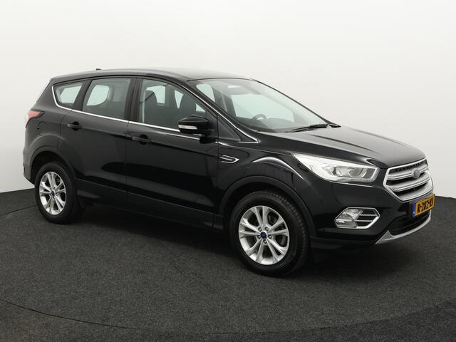 Ford KUGA 1.5 EcoBoost ST Line Apple Carplay/Android Auto, Bluetooth, Cruise control, Parkeersensor voor en achter, Een sportieve en comfortabele Ford Kuga 1.5 EcoBoost ST-Line uit 2018. Deze SUV combineert krachtige prestaties met een stijlvol design en is ideaal 